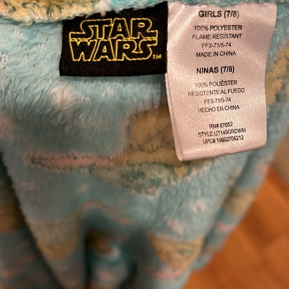 3/$20 Star Wars girls baby Yoda turquoise fluffy robe - Picture 6 of 6